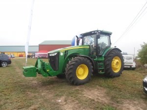 John Deere 8335R