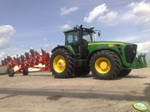 John Deere 8230 + KUHN Vari-Manager NSH - 7 korpusów