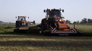 Kubota M7-171 i kosiarki