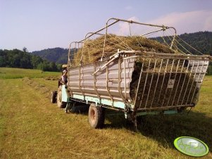Przyczepa samozbierająca
