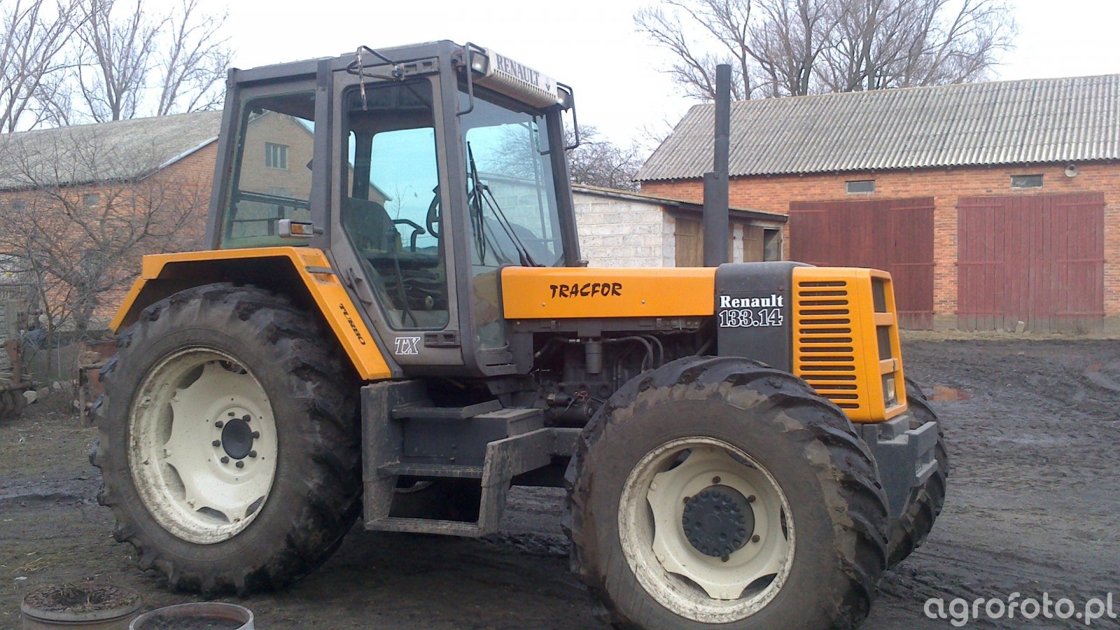 Zdjęcie traktor Renault 133.14 484525 Galeria rolnicza