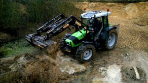 Deutz-Fahr Agrofarm 85 & Stoll Robust F15