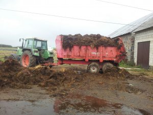 Fendt 310 Lsa + rozrzutnik Gilibert 12T