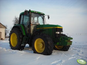 John Deere 6910