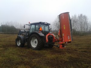 Valtra + Kosiarka bijakowa Kuhn