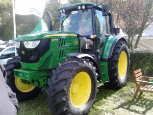 John Deere 6125M