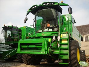 John Deere T670