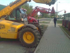 Jcb wraz z zetorem forterrą 125