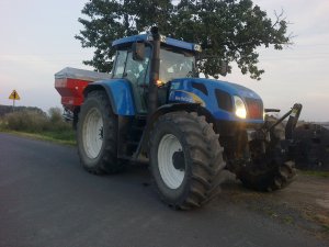 New Holland TVT195 & Rauch Axis 30.1