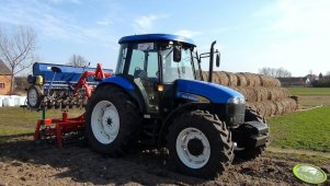 New Holland TD80D z Zestawem uprawowo siewnym