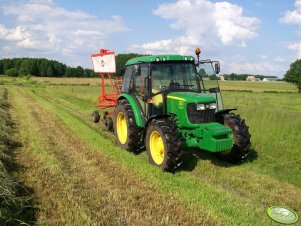 John Deere 5075E