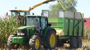 John Deere 6630