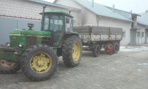 John Deere 3140