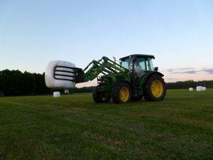 John Deere 5620