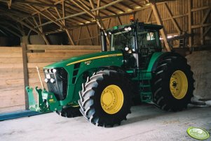 John Deere 8430