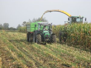 Deutz-Fahr Agrofarm 430 i Unia Brzeg P-10 Long oraz John Deere 7400