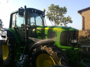 John Deere 6830