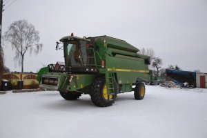 John Deere 2266