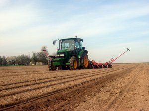 John Deere 5820 + Kverneland-Accord