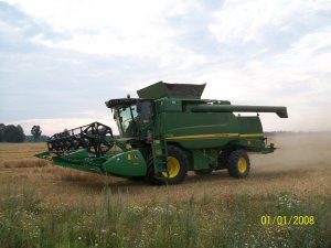 John Deere T 670