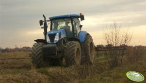 New Holland T7050