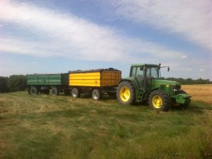 John Deere 6800...