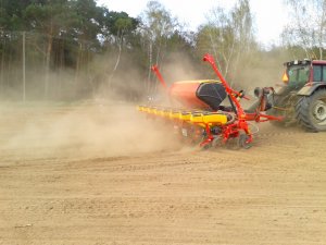 Vaderstad Tempo 8 F & Valtra