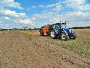 New Holland T5060+Amazone UX 5200