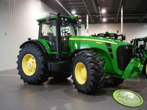 John Deere 8530