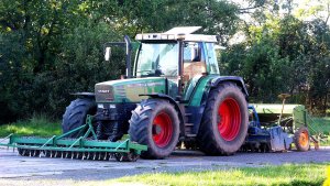 Fendt 515 + wał + agregat uprawowo-siewny