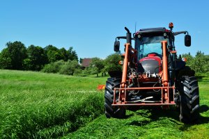 Valtra A82 / Kuhn Gmd 702