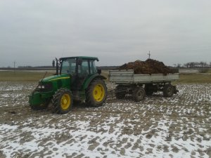 John Deere 5820