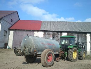 John Deere 2140