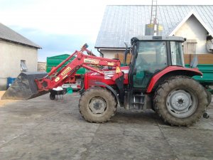 Massey Ferguson 5425 z turem stoll