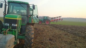 John Deere 6910 & Fendt 820