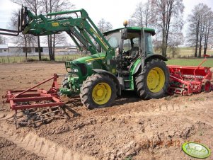JD 5100R + siewnik U-F + Ares + brony