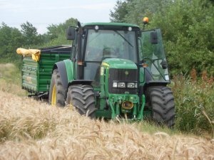 John Deere 6830