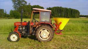 Ursus C-330M + rozsiewacz lej