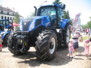 New holland T8