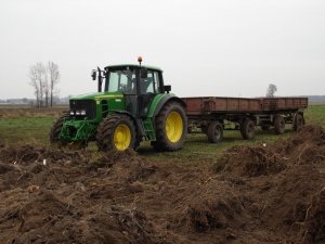 John Deere 6630 z przyczepami