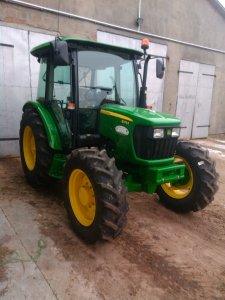 John Deere 5075E