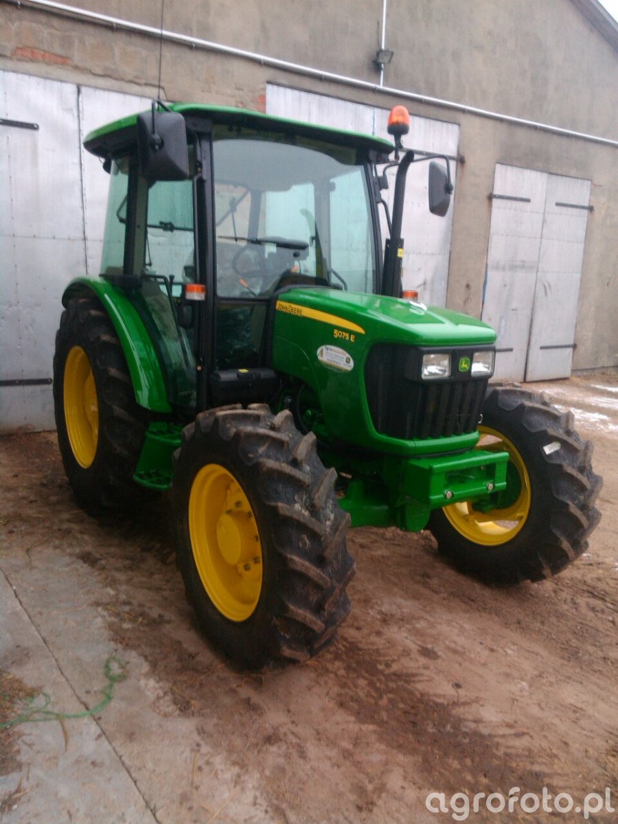 John Deere 5075E
