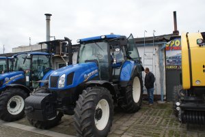 Nabytek New Holland T6.165