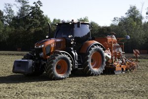 Kubota M7-171 Premium K-VT i agregat uprawowo-siewny