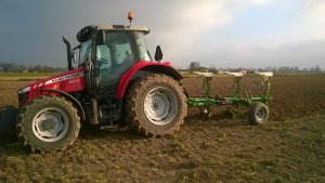 Massey Ferguson 5410 & Sipma PB 930 Polka