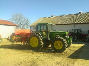 John Deere 6900