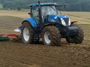 New Holland T7030