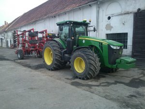 John Deere 8360 R + Horsch Terrano 6 FM