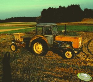 Ursus C-355 + Rozsiewacz nawozów KOS