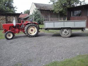 Władimirec T-25A1 z przyczepą.